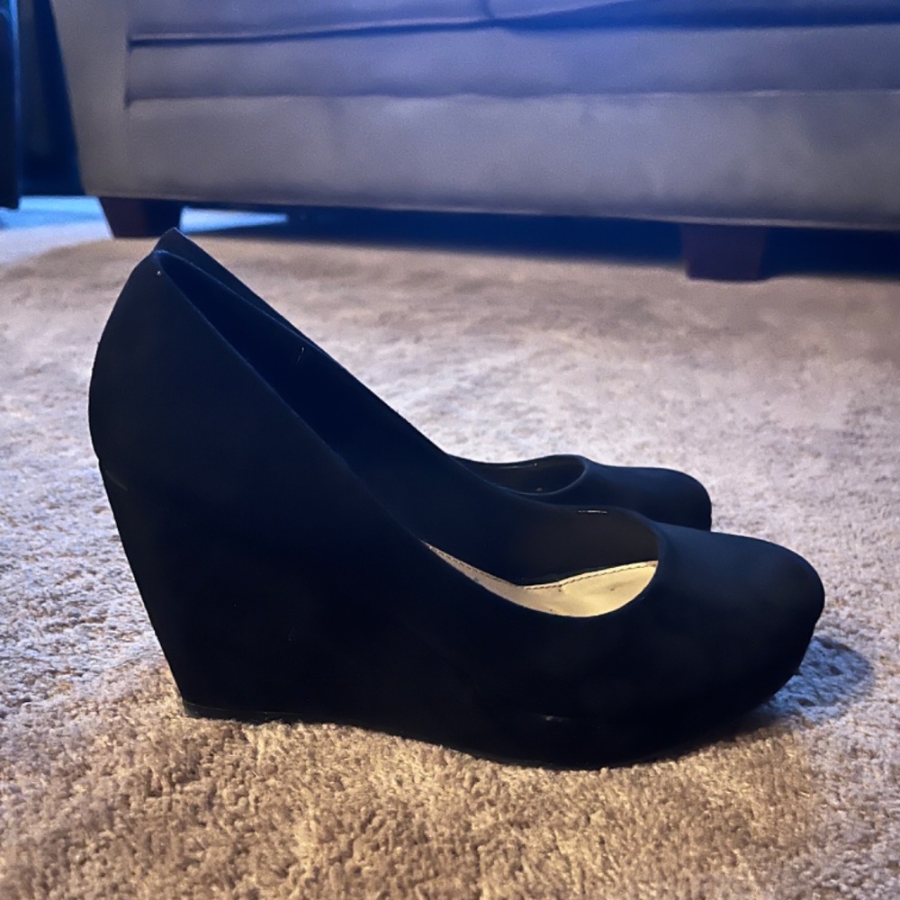 Black Wedges